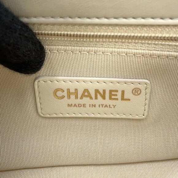 CHANEL Matelasse ChainShoulder Calf Leather Off-white - Picture 15 of 16